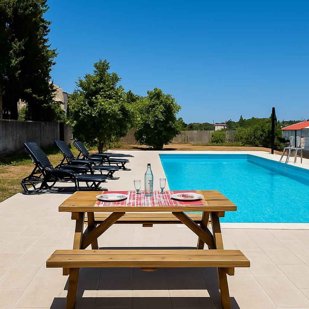 Private V3 Equipped Kitchen & Pool Villa Teixoso Bagian luar foto